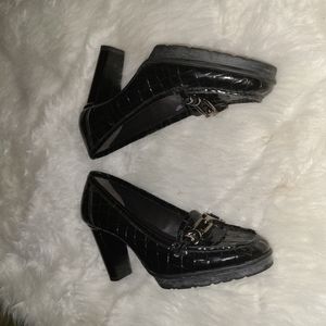 Stuart Weitzman S. 5.5 Black Leather Croc Embossed